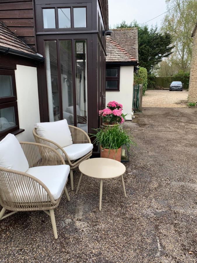 The Byre Bed and Breakfast Abingdon-on-Thames Exteriör bild